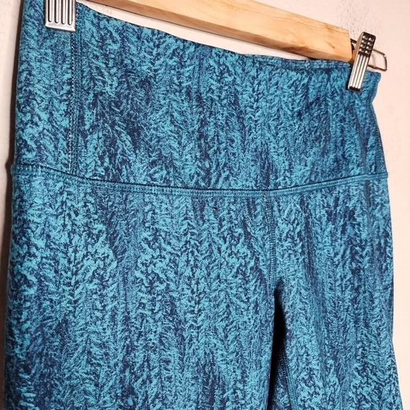 Patagonia cropped teal forest leggings. - Picture 11 of 16